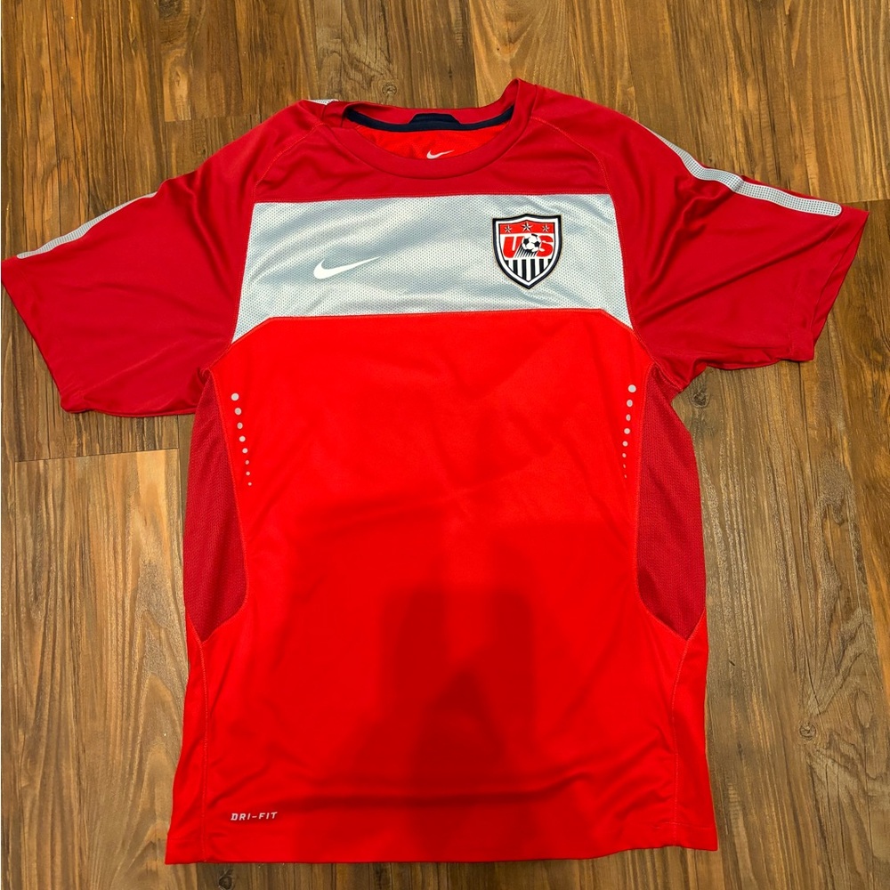 Nike USMNT USA Soccer 2010 Men Small Training Shirt